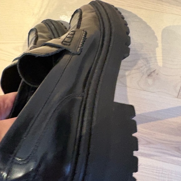 Damaged❗️Massimo Dutti Black Loafers w Track Soles 6.5 36.5 (fits like 7 37) - Picture 15 of 15